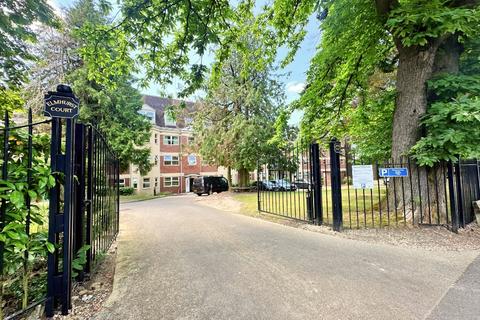 2 bed property, in Heathcote Road, £249,500