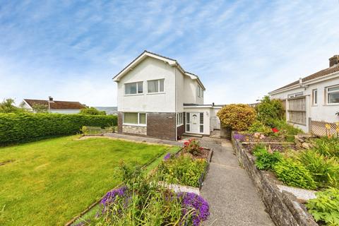 4 bed property, in Heol Blaengwastod, £375,000