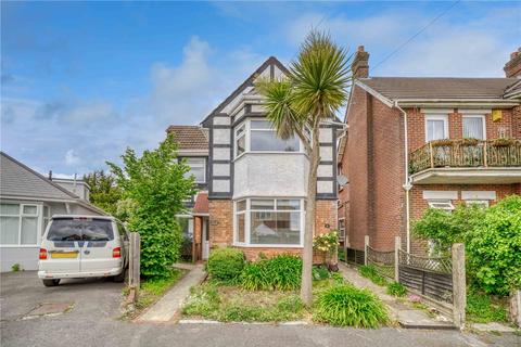 2 bed property, in Highwood Road, £225,000
