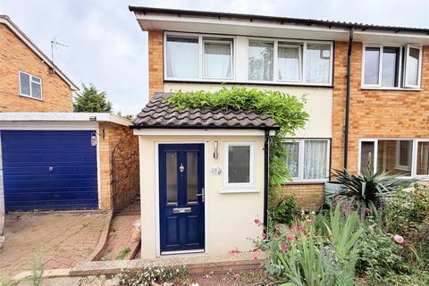 3 bed property, in Cottesford Close, £290,000