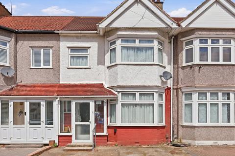 3 bed property, in Gantshill Crescent, £595,000