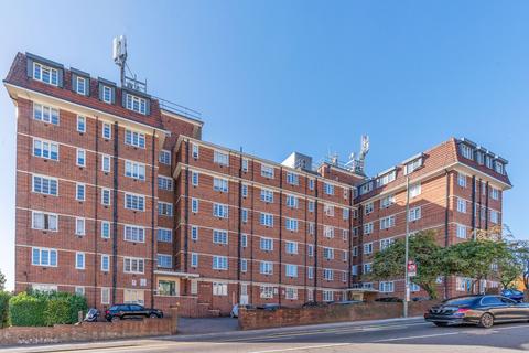 2 bed property, in Sherbourne Court, £260,000