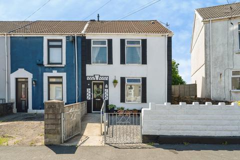 3 bed property, in Mysydd Terrace, £180,000