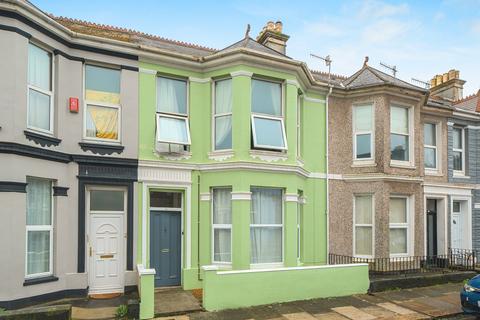 2 bed property, in Cotehele Avenue, £110,000