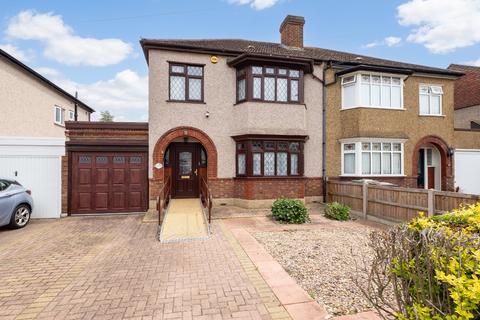 3 bed property, in Nightingale Road, £500,000