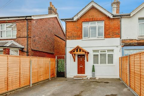 4 bed property, in Nutfield Road, £600,000