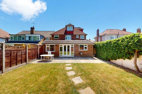 5 bed property, in The Uplands, £899,995