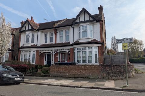 3 bed property, in Sylvester Road, £825,000