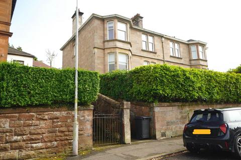 2 bed property, in Victoria Rd, £220,000