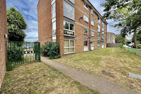 2 bed property, in 1 Dormers Wells Lane, £299,950