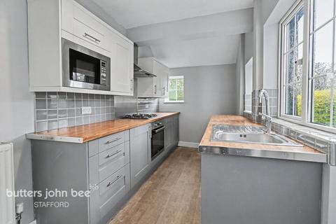 2 bed property, in Stone Road, £170,000
