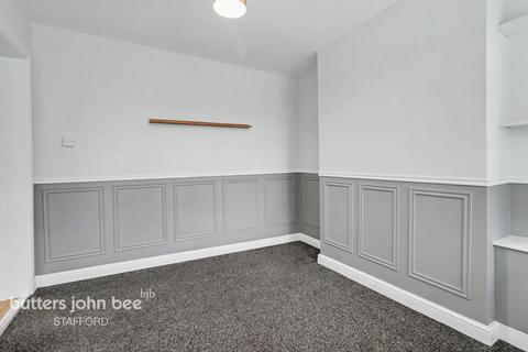 2 bed property, in Stone Road, £170,000