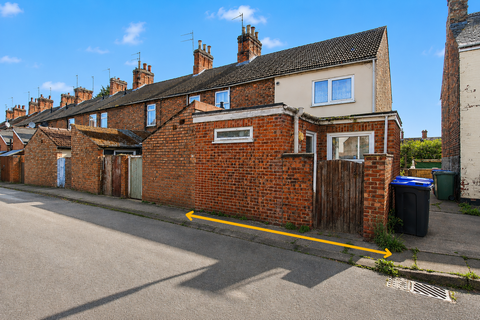 2 bed property, in 6 Charles Street, £30,000