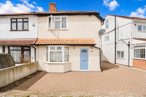 3 bed property, in Walnut Tree Road, £575,000