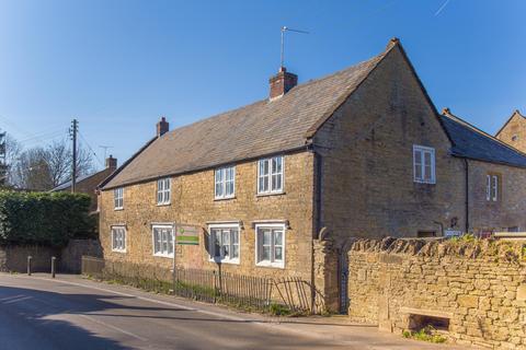 2 bed property, in 5 Manor Farm House, £110,000