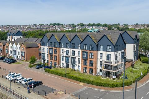 2 bed property, in Cei Tir Y Castell, £169,995