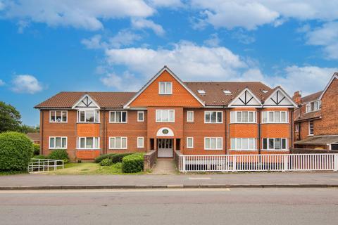 1 bed property, in Upper Grosvenor Road, £170,000