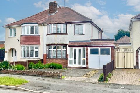 3 bed property, in Winchester Road, £240,000