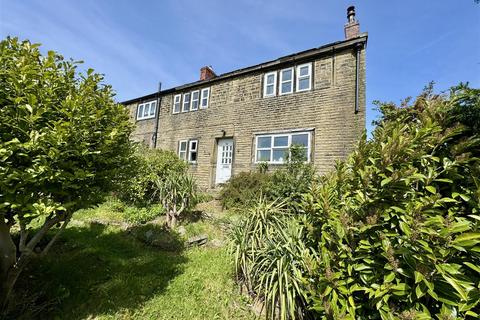 3 bed property, in The Village, £310,000