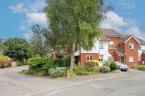 2 bed property, in North Quay, £240,000