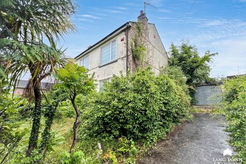 3 bed property, in Second Avenue, £265,000
