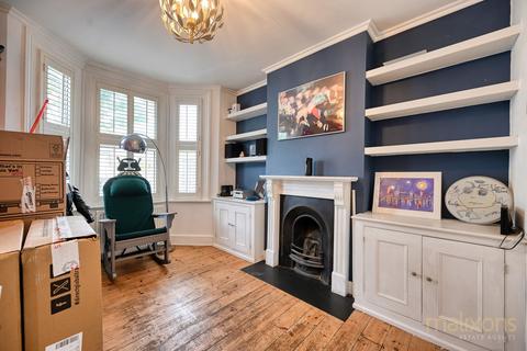 2 bed property, in Tugela Road, £370,000