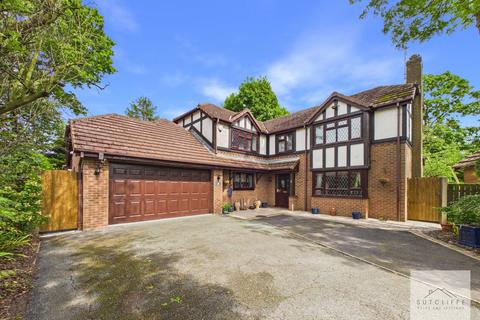 5 bed property, in The Oaks, £620,000