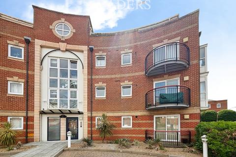 2 bed property, in Gunwharf Quays, £350,000