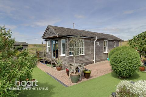 1 bed property, in Whitstable CT5, £325,000