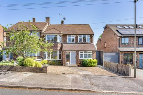 4 bed property, in Wilton Road, £995,000