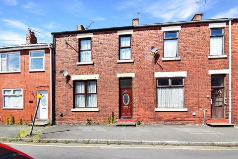 3 bed property, in Mosley Street, £140,000