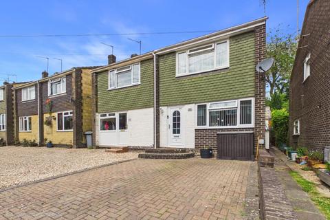 3 bed property, in Falkland Garth, £340,000