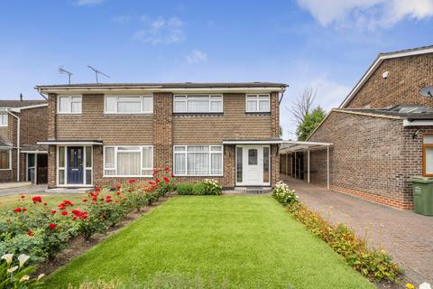 3 bed property, in Watermill Way, £425,000