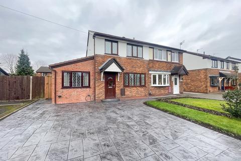 4 bed property, in Longcroft Grove, £260,000