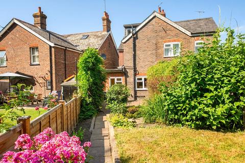 3 bed property, in Meadow Road, £395,000