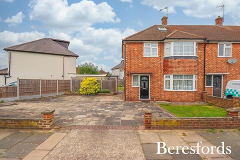 3 bed property, in Heron Way, £550,000