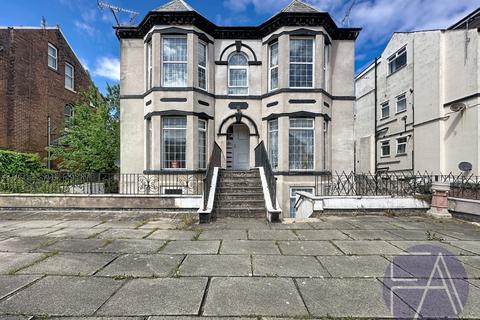 2 bed property, in Avondale Road, £110,000
