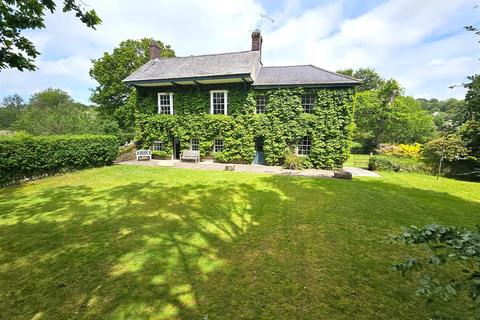 4 bed property, in 12.86 Acres, £775,000