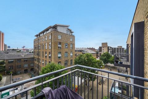 2 bed property, in Vermillion Apartments, £625,000