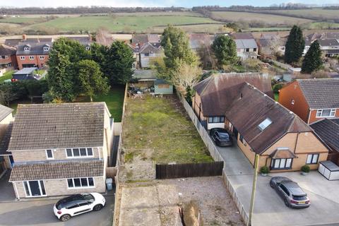 Land, in Federation Avenue, £135,000
