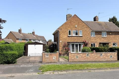 3 bed property, in Holloway Close, £255,000