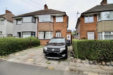 3 bed property, in Fowey Road, £200,000