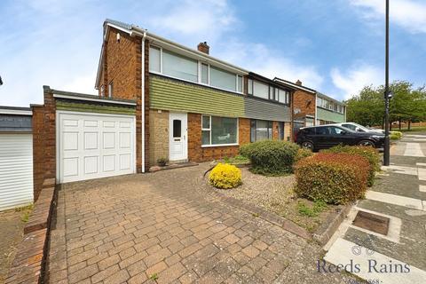 3 bed property, in Aisgill Drive, £215,000