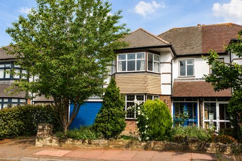 3 bed property, in Westland Drive, £750,000