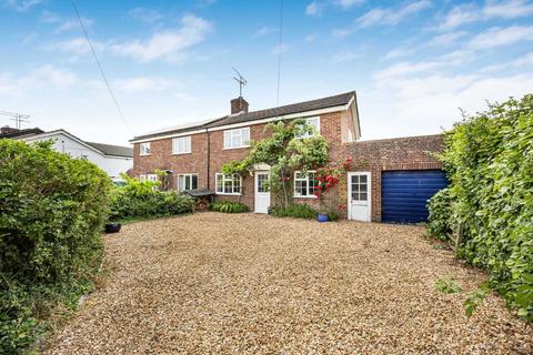 3 bed property, in The Ridgeway, £615,000