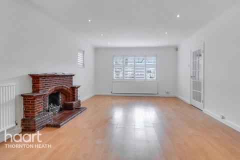 3 bed property, in Parchmore Road, £500,000