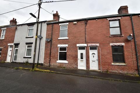 2 bed property, in Spen Street, £55,000