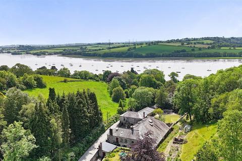 6 bed property, in Weir Quay, £1,195,000