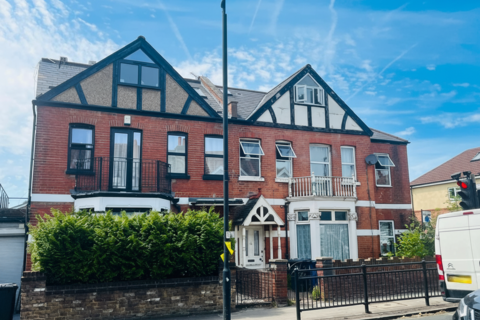 6 bed property, in London W7, £900,000