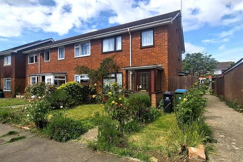 3 bed property, in Downview Road, £270,000